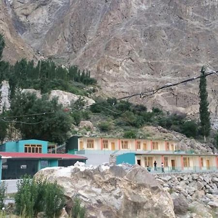 Eden Lake View Hotel Karimabad  外观 照片