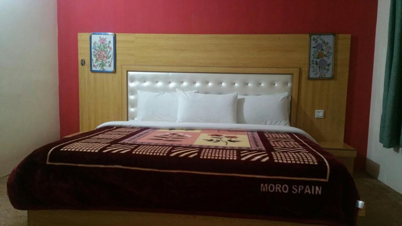 Eden Lake View Hotel Karimabad  外观 照片