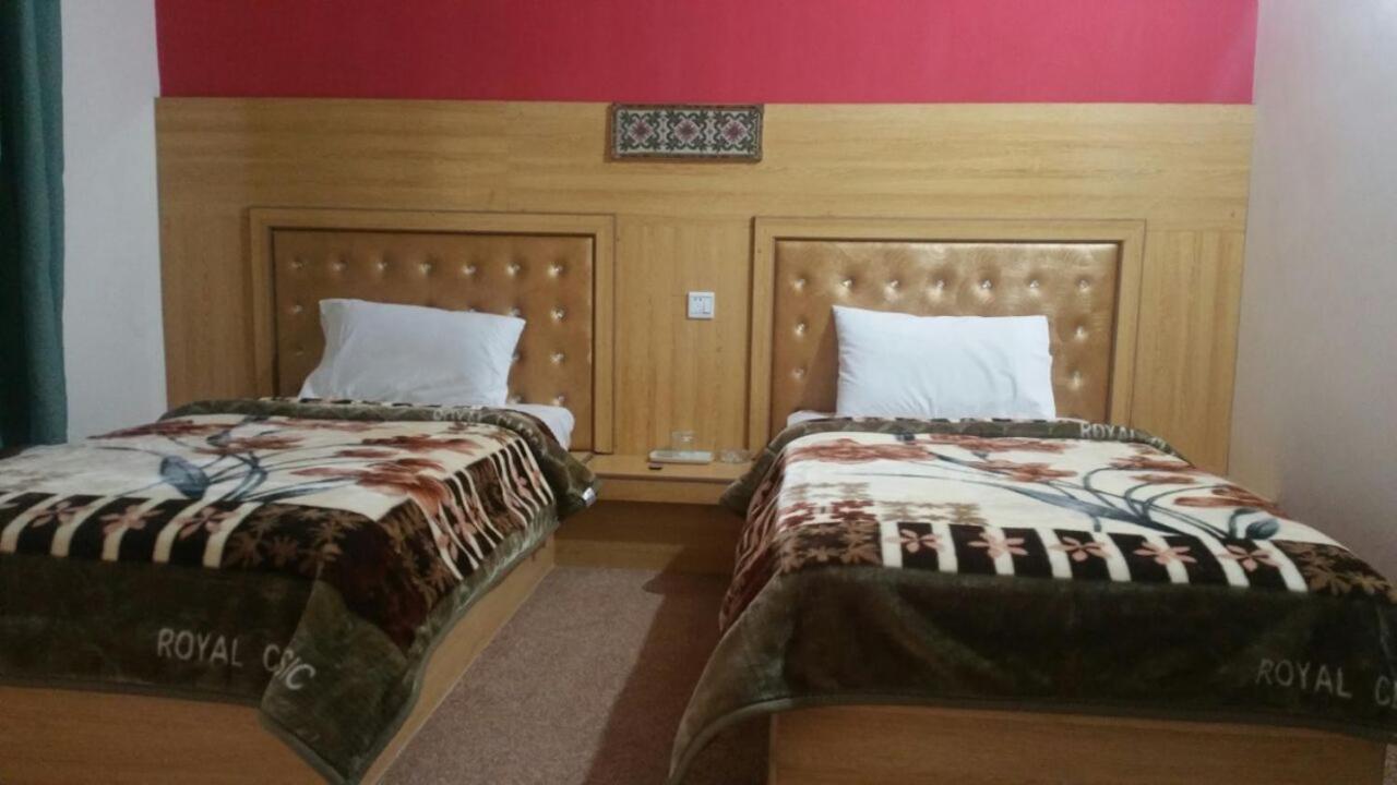 Eden Lake View Hotel Karimabad  外观 照片